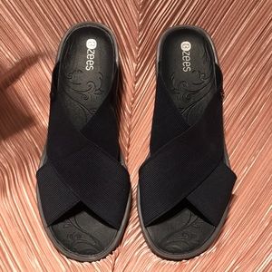 BZEES DESIRE SANDALS